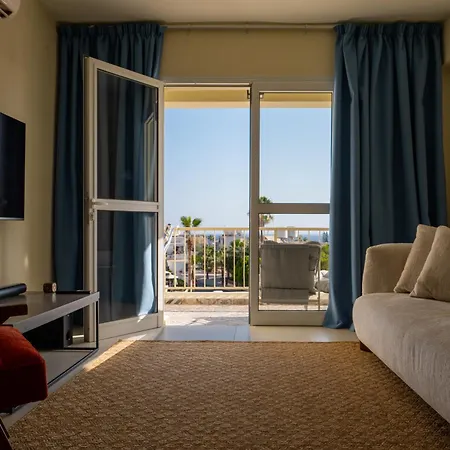 Seaview Newly Renovated To High Quality Lägenhet