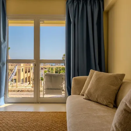 Seaview Newly Renovated To High Quality Lägenhet