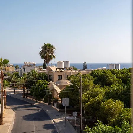 Seaview Newly Renovated To High Quality Apartment *